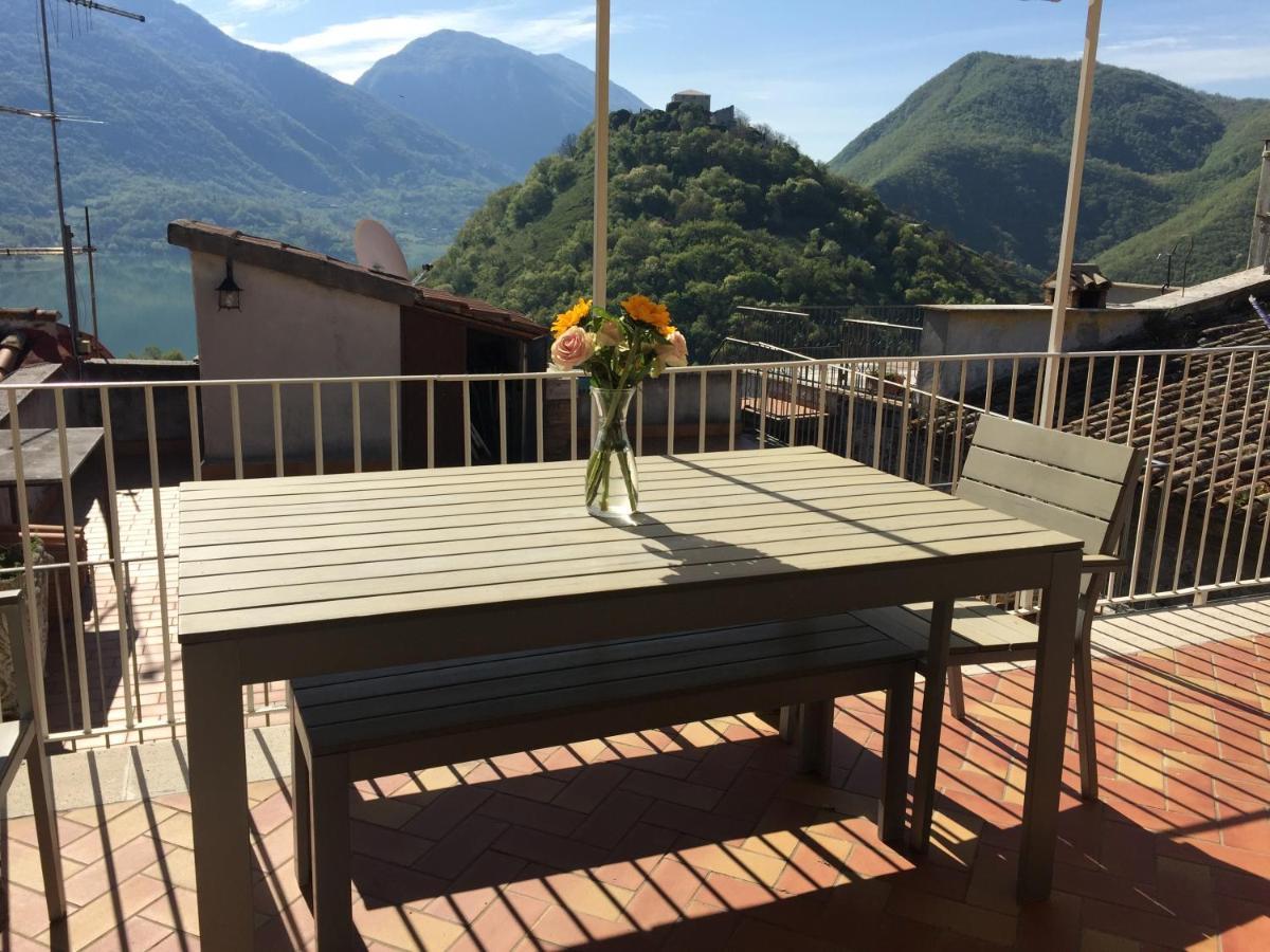 Stanza Privata In Attico Con Terrazza - Lakeholiday It Castel di Tora Extérieur photo